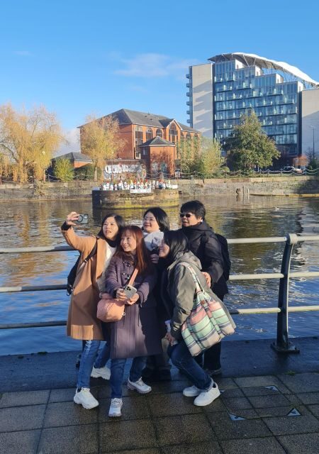 Manchester: Media City & The Quays Guided Walking Tour - Lowry Arts Centre to Imperial War Museum North: culture stops with a purpose