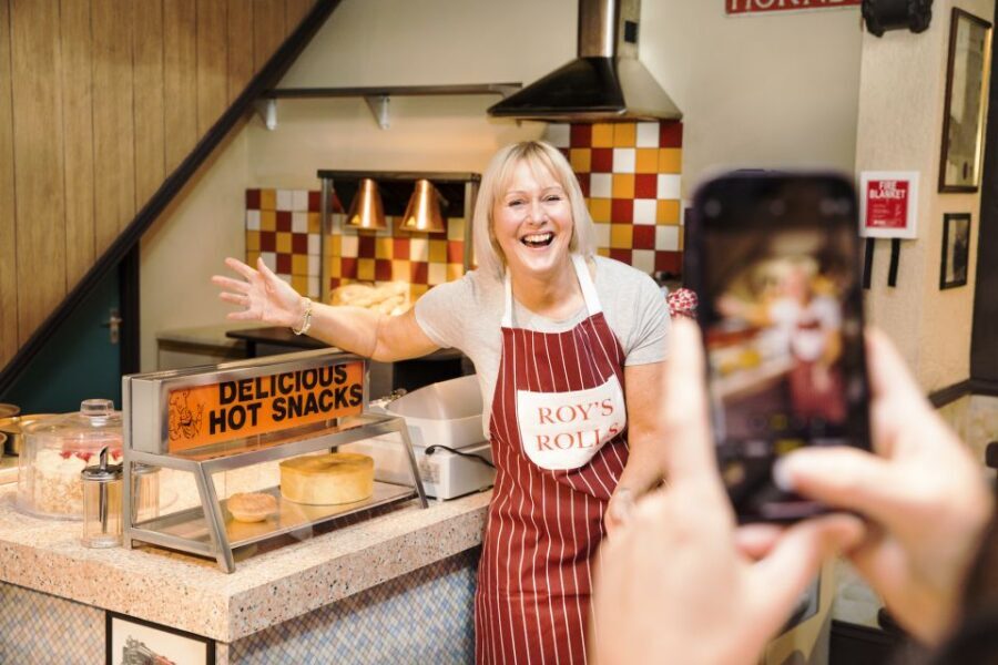 Manchester: The Coronation Street Experience - The 25-minute free-roam window: get selfies, slow down, repeat