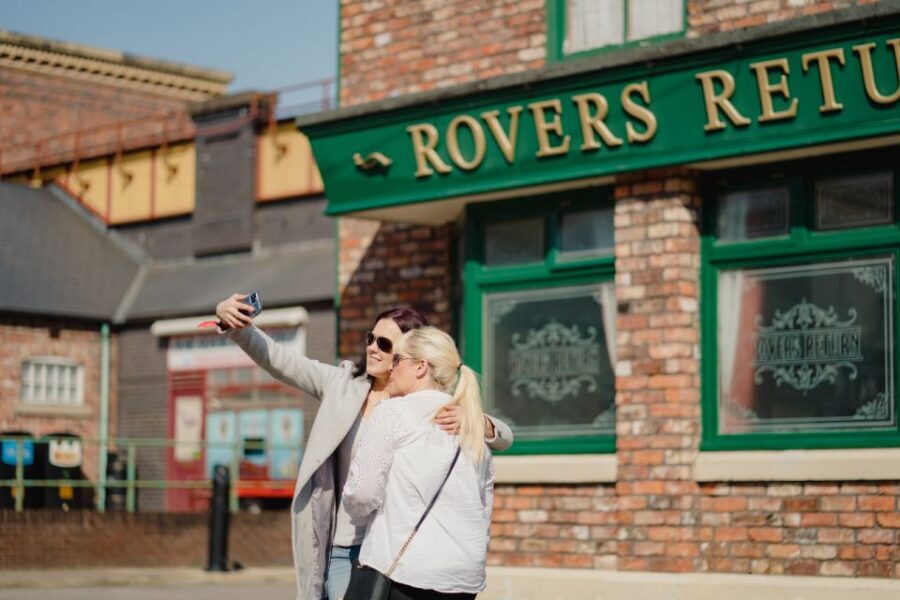 Manchester: The Coronation Street Experience - Replica interiors: Roy’s Rolls and Rovers Return, up close