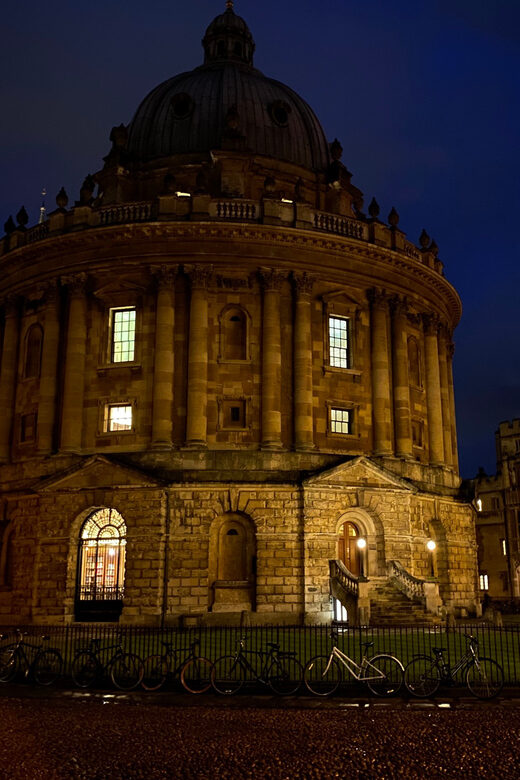 New: Oxford Costumed Ghost Tour In-Character - Key moments to look for