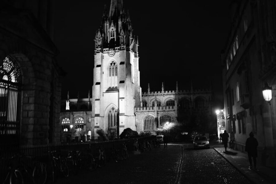 New: Oxford Costumed Ghost Tour In-Character - Medieval and Civil War scenes, plus the wild-beast shock