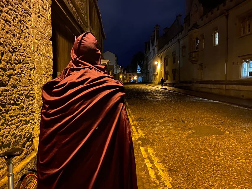 New: Oxford Costumed Ghost Tour In-Character - Practical tips that keep the night fun, not annoying