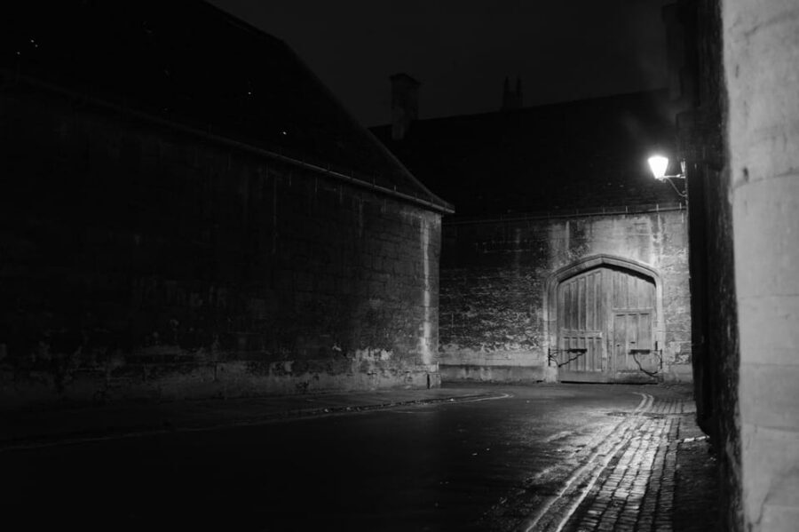 New: Oxford Costumed Ghost Tour In-Character - Dark streets, small navigation hiccups: how to avoid stress
