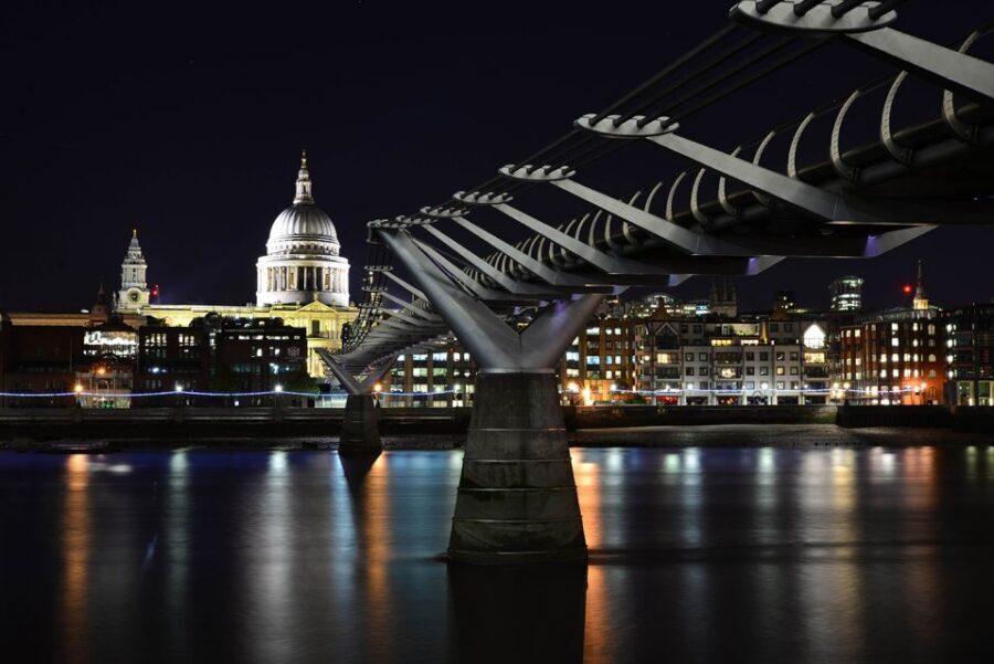 Night Photography Tour in London - Stop 1: London Eye—45 minutes of classic night geometry