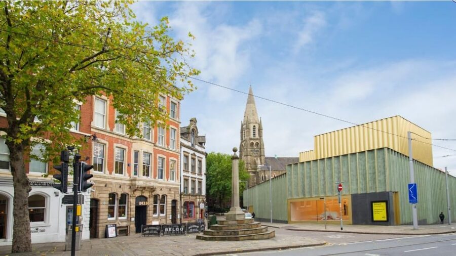 Nottingham: City Walking Tour & Exploration Game - Robin Hood Territory, Alleyways, and Ghost Story Energy