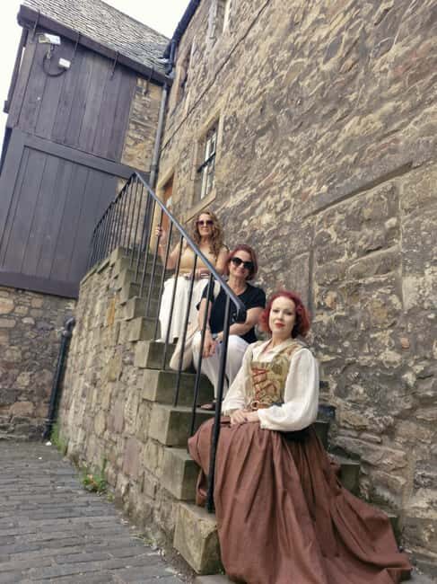 Outlander's Scotland Tour - Rebel Jacobite Tour - Tips to get comfortable on a 90-minute Old Town walk