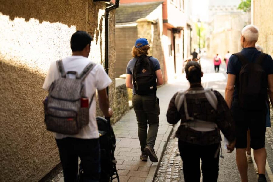 Oxford: Alumni-led Tour & Punt w/ New College Option - From St Mary’s spire to Christ Church meadows: Oxford beyond the postcards