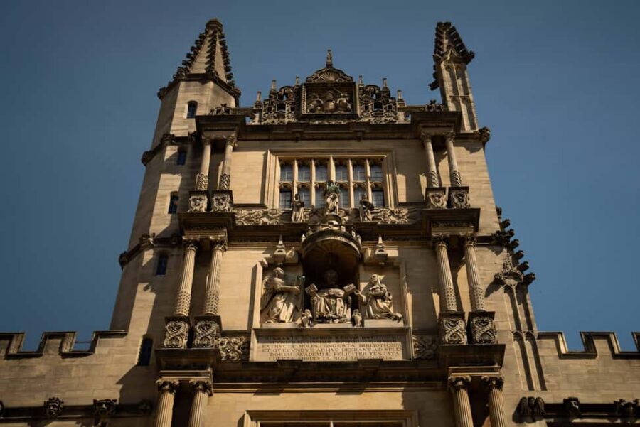 Oxford: Alumni-led Walking Tour w/opt New College - What to wear, bring, and watch for on the ground