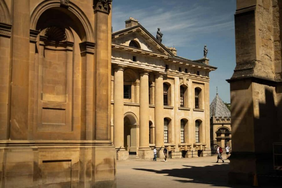 Oxford: Alumni-led Walking Tour w/opt New College - Where you meet and how the tour actually runs