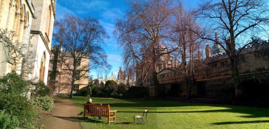 Oxford: C.S. Lewis & J.R.R. Tolkien Guided Walking Tour - Meeting at Broad Street and pacing for a 2.5-hour stroll