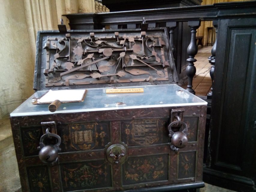 Oxford: Christ Church Harry Potter Film Locations Tour - The 3-hour loop: paced walking through Oxford colleges and river edges