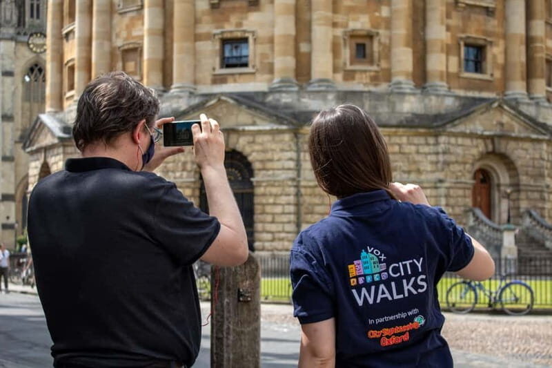 Oxford: City and Universities Express Tour & Audio Guide - Starting at the Oxford Visitor Information Point: Quick and Convenient