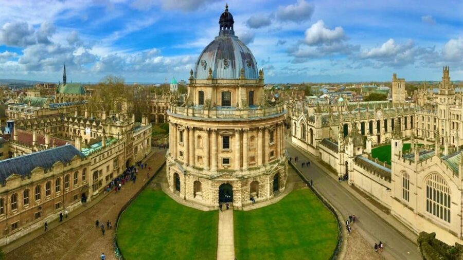 Oxford: City Tour & Exploration Game - Town & Gown Clashes: Making Sense of Oxford’s Personality