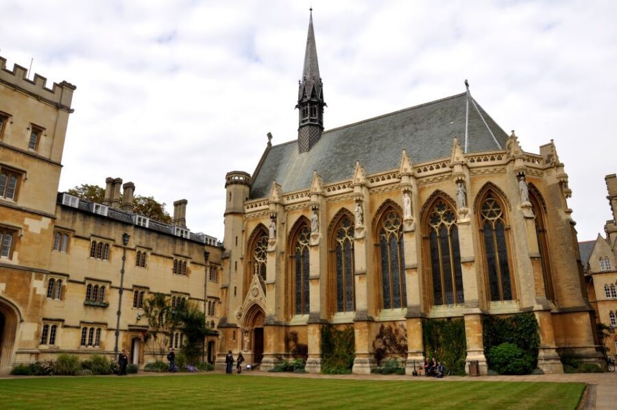 Oxford: CS Lewis and JRR Tolkien Walking Tour - The University Church and Lewis During World War II