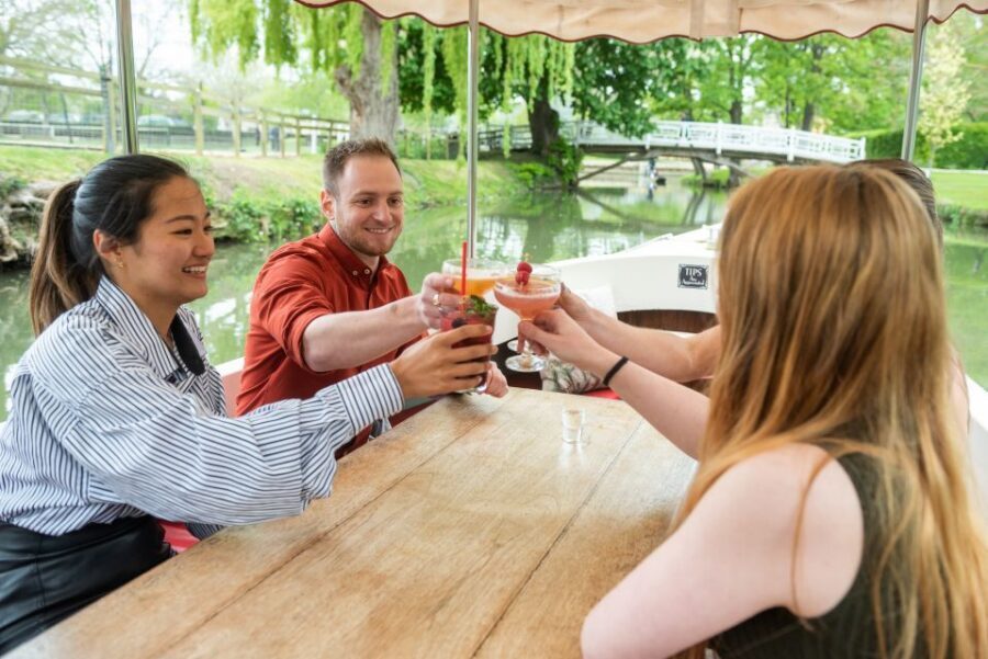 Oxford: Evening Sightseeing River Cruise with a Cocktail - Key highlights worth your evening