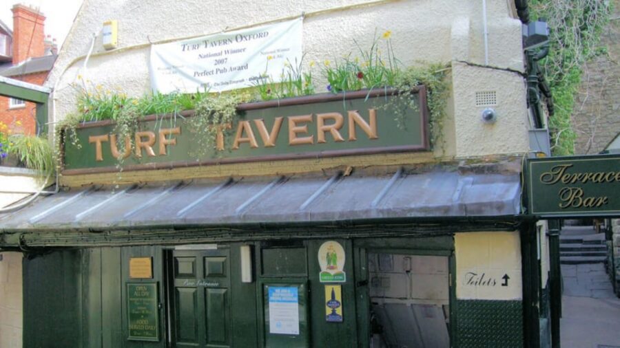 Oxford: Historic Pubs & Taverns Guided Walking Tour - Key things you should clock before you go