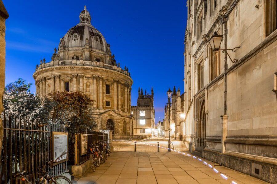 Oxford Official Ghost Tour - Ghost stories with context: murder, disappearances, and execution-era echoes