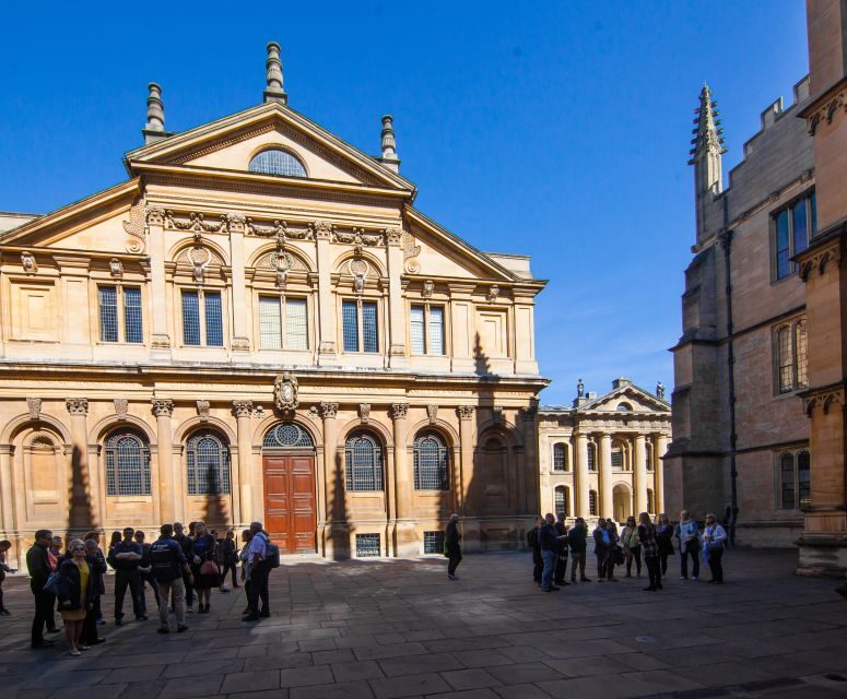 Oxford: Private Walking Tour with University Alumni Guide - Start at Broad Street: the easiest way to begin