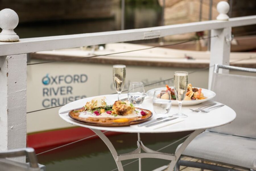Oxford: River Cruise and 6-Course Tasting at The Folly - The 40-minute Edwardian cruise: sights plus a Champagne glass