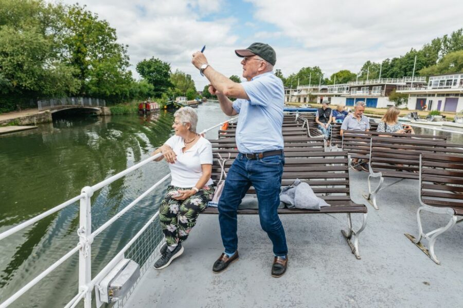 Oxford: River Thames Sightseeing Cruise - Weather, sound, and river crowds: getting the best 40 minutes