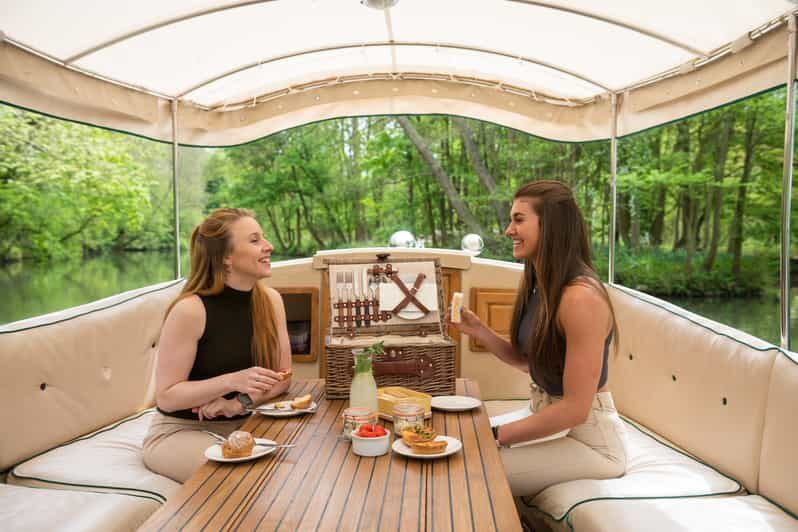 Oxford: Scenic Sightseeing Cruise with Gourmet Picnic - The Main River Views: Colleges, Boathouses, and Regatta Course