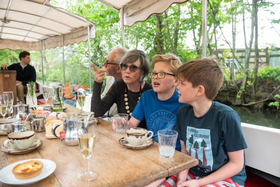 Oxford: Scenic Sightseeing Cruise with Gourmet Picnic - Port Meadow and the Literary Trail: Prehistoric Ground to Narnia Clues
