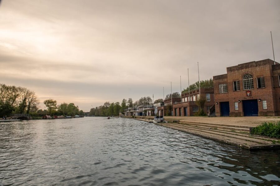 Oxford: Scenic Sightseeing Cruise with Gourmet Picnic - Passing a Thames Lock and the Riverside Inn Stop