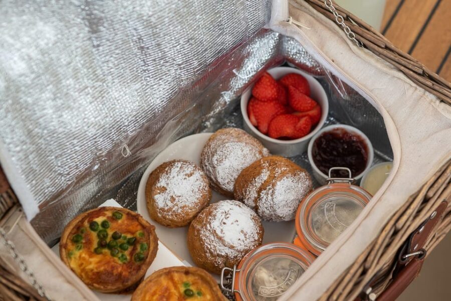 Oxford: Scenic Sightseeing Cruise with Gourmet Picnic - Drinks, Weather, and Comfort Tips That Save the Day