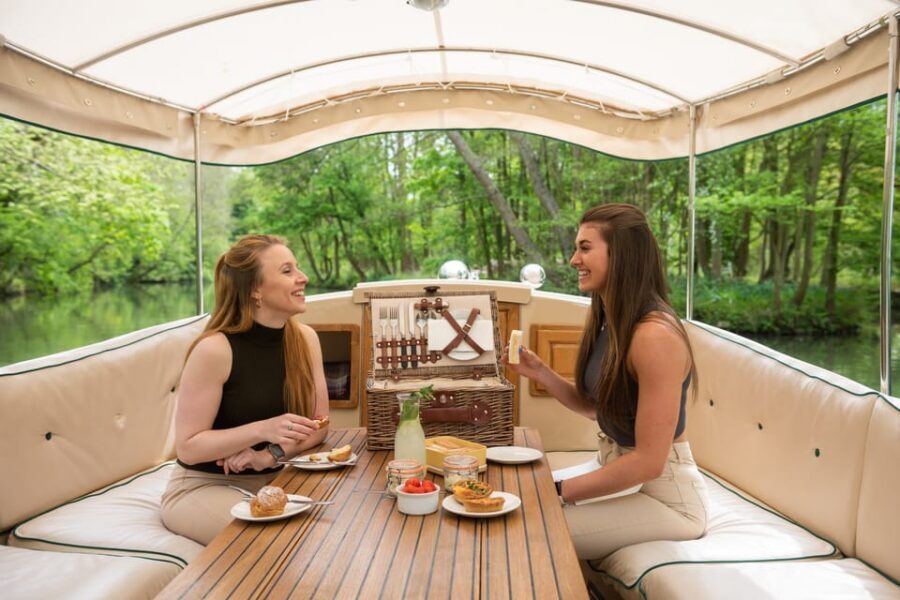 Oxford: Scenic Sightseeing Cruise with Gourmet Picnic - Getting Started at Folly Bridge: The Boarding Spot Matters