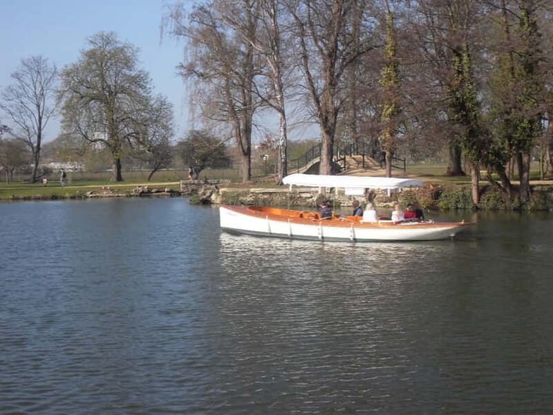 Oxford: Sightseeing Boat Cruise with Prosecco - The Edwardian boat experience and those wicker seats