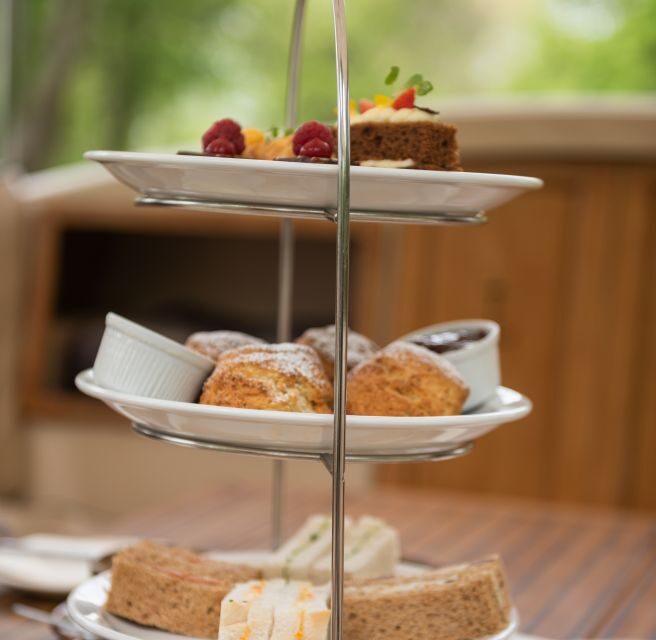 Oxford: Sightseeing River Cruise with Afternoon Tea - Iffley Lock: the moment the route changes