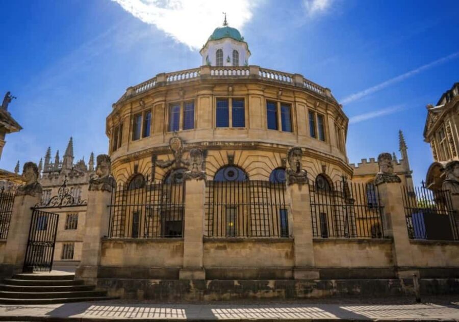 Oxford: Town & Gown Tour with Divinity School Entry Ticket - Christ Church and Lincoln College: the alumni stories that make the stones feel human