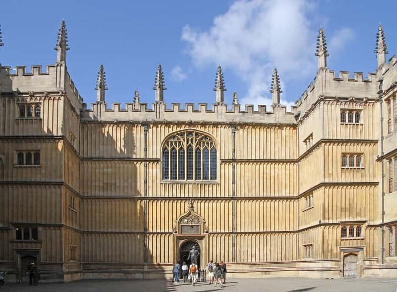 Oxford: Town & Gown Walking Tour - Key highlights worth centering your camera on