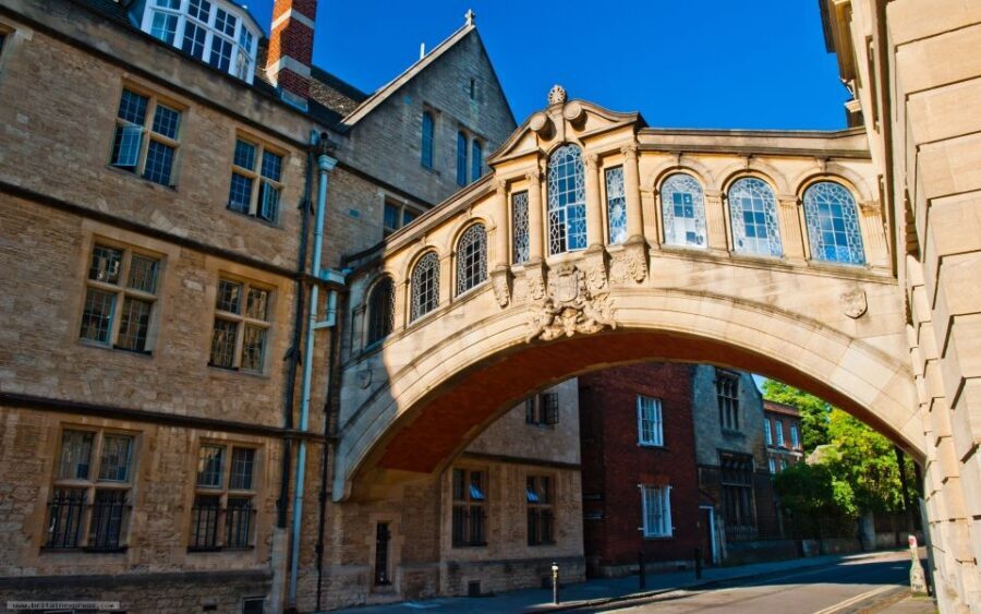 Oxford: University and City Walking Tour with Alumni Guide - Harry Potter Filming Spots and Book-to-Street Connections