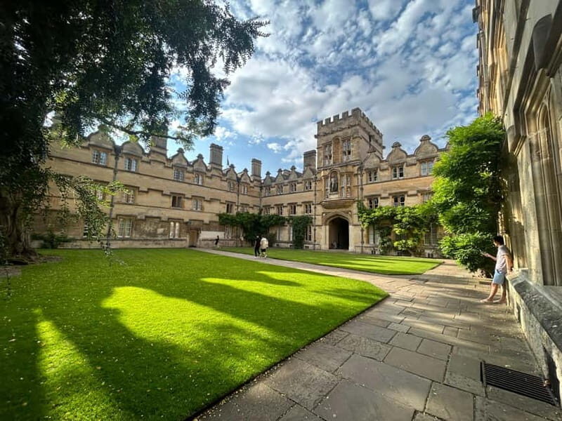 Oxford University Tour - Gardens, courtyards, and chapels: where Oxford’s mood becomes tangible