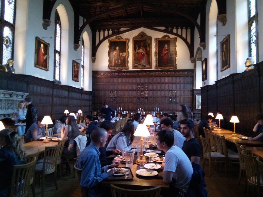 Oxford: University Tour for Prospective Students - Meeting at Broad Street: the start that keeps things easy
