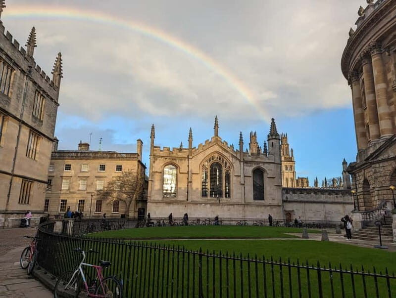 Oxford Walking Tour: Magic, University & Harry Potter Sites - Live Magic by Shane: The Royal Family Performer Effect
