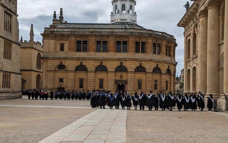 Oxford Walking Tour: Magic, University & Harry Potter Sites - Meeting at Theo’s Café: Where the Tour Starts