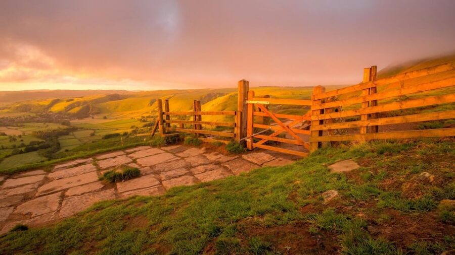 Peak District (Yorkshire): Online Road Trip Guidebook - Hope Valley: walking bases and a valley-focused route feel