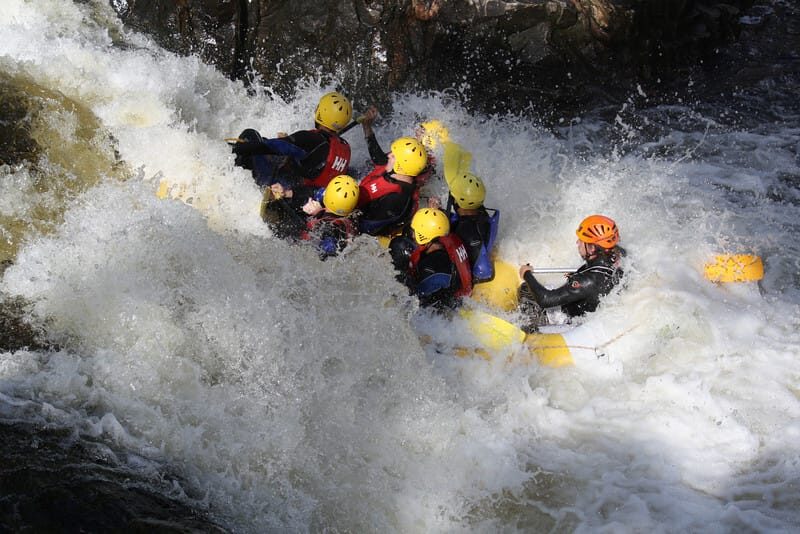 Pitlochry, Scotland: Summer White Water Rafting Tour - On the water: navigating the tight, technical grade 3–4 run