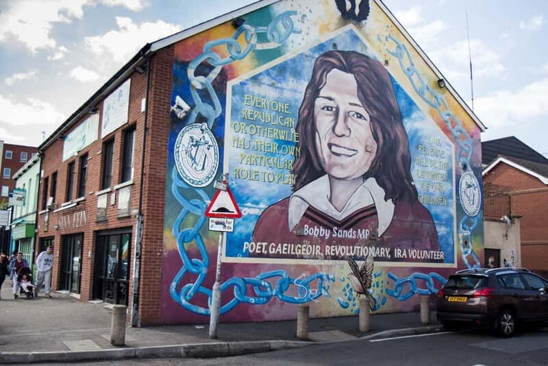 Political Wall Murals and Peacewall - The Murals Route: Catholic and Protestant Street Art on the Falls Road and Shankill