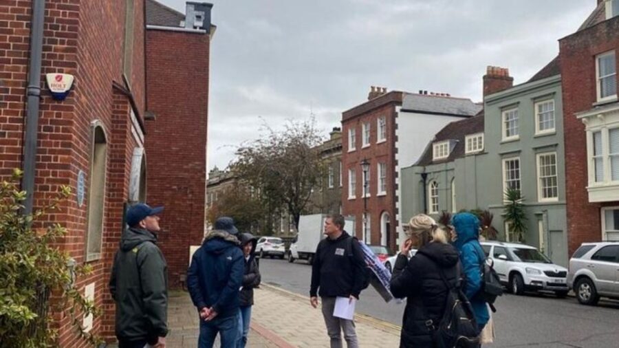 Portsmouth: Old Portsmouth Historical Walking Tour - Starting at Landport Gate: getting your bearings fast