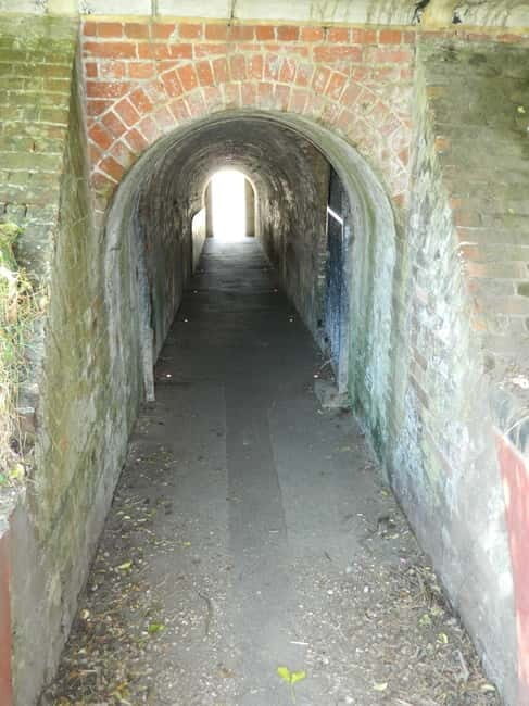 Portsmouth: Old Portsmouth, United Kingdom, Guided Walk - Back at the Sally Port Inn: debrief time and the Buster Crabb story