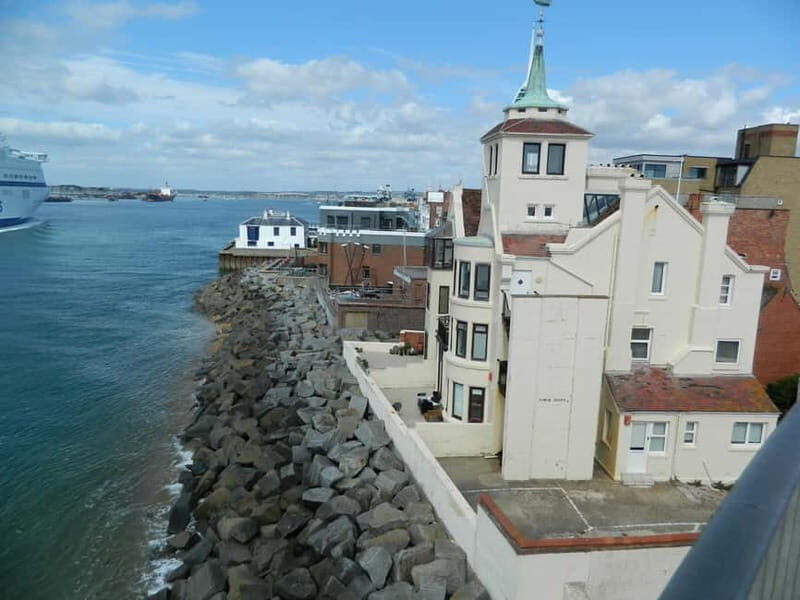 Portsmouth: Old Portsmouth, United Kingdom, Guided Walk - What’s left out: cathedral, garrison church, tower, and the no-food reality
