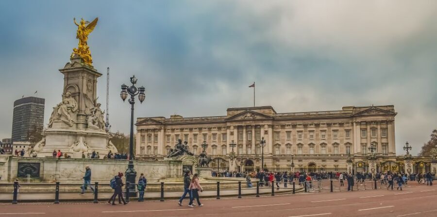 Private James Bond Fictional & Film Spy Tour of London - Trafalgar Square and nearby streets: when blockbuster scenes share daylight with commuters