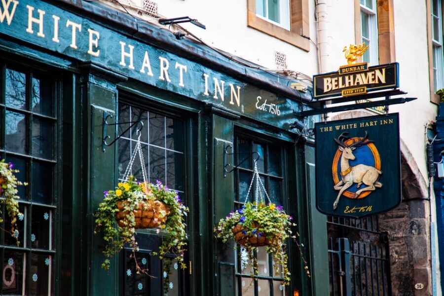 Private tour: discover the city which inspired Harry Potter - Finding the meetup on Parliament Square (1-6 Parliament Square, EH1 1RF)