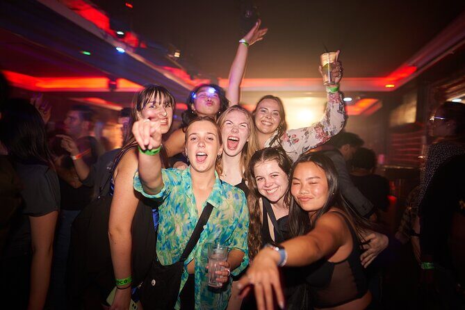 Pub Crawl of Central London - Free shots, drink discounts, and photos: how to maximize the included perks