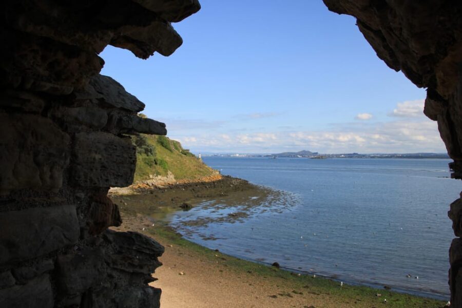 Queensferry: Sightseeing Cruise to Inchcolm Island - Wartime Coastal Defenses: The Island Gets a Second Story