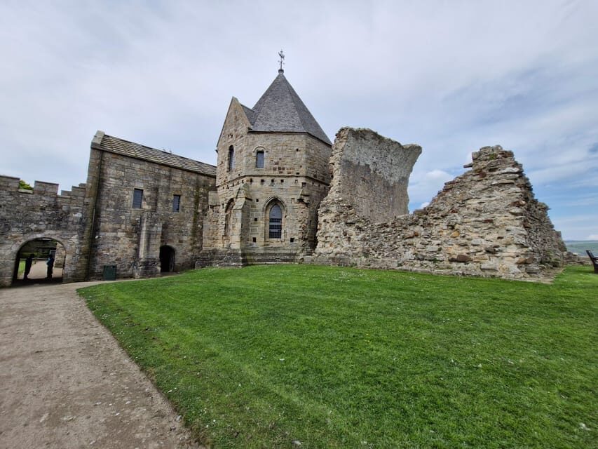 Queensferry: Sightseeing Cruise to Inchcolm Island - On Board Commentary and Staff: Helpful, Friendly, and Human