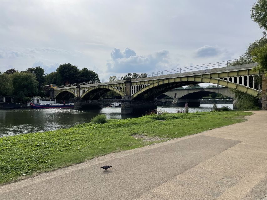 Richmond: Ted Lasso Guided Walking Tour - The Crown and Anchor Drink Stop That Fans Actually Care About